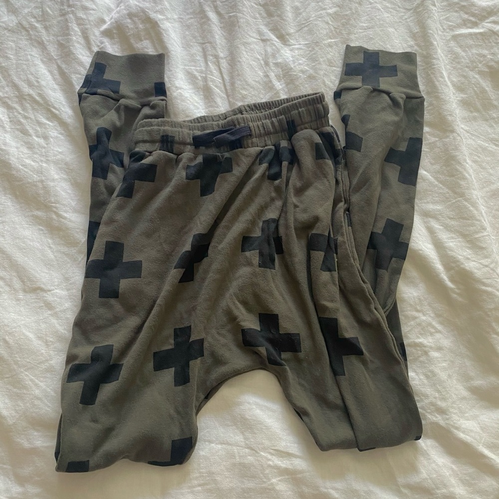 Nununu cross green pants